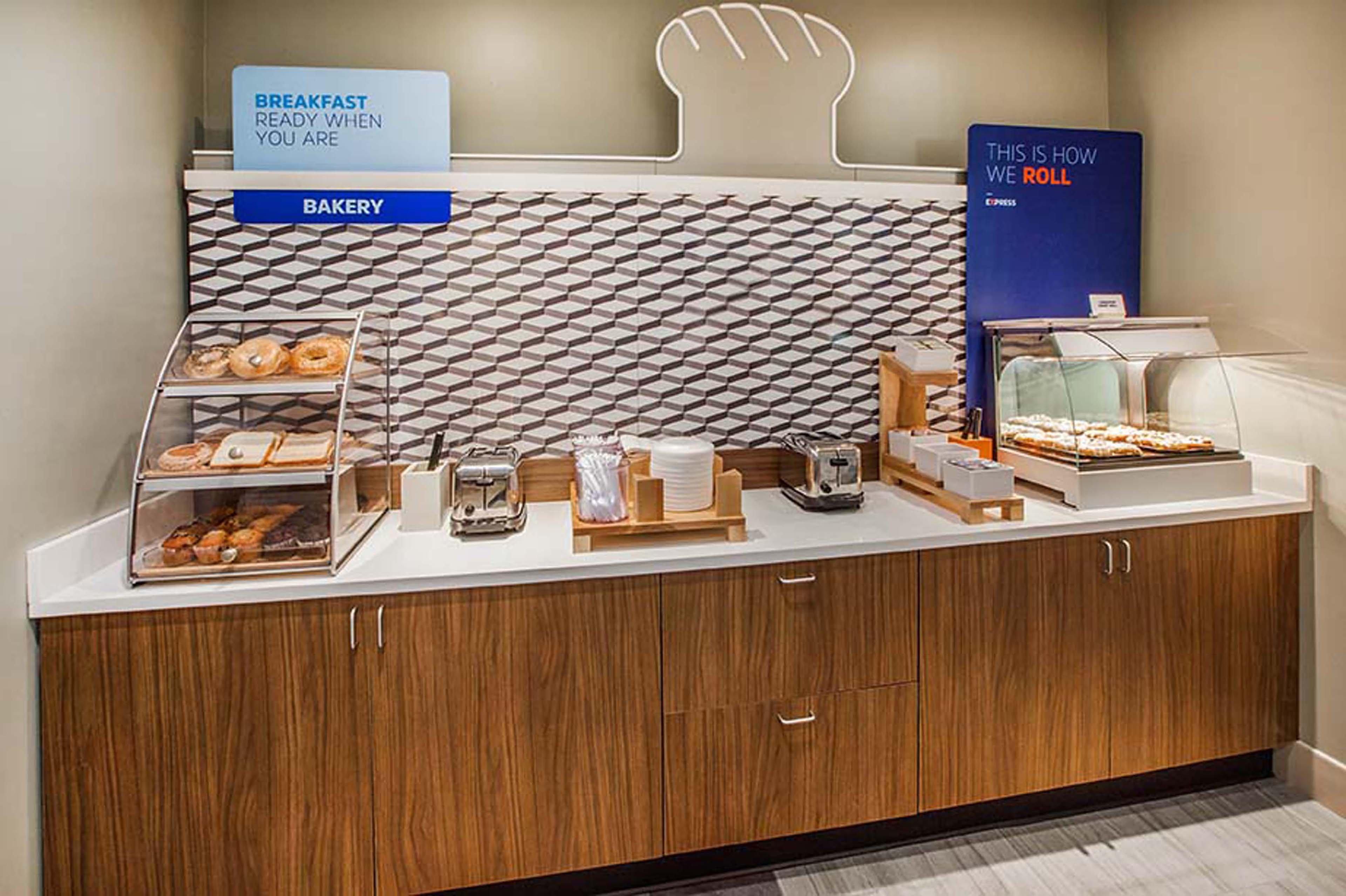 Holiday Inn Express Winnipeg Airport - Polo Park By Ihg Eksteriør bilde