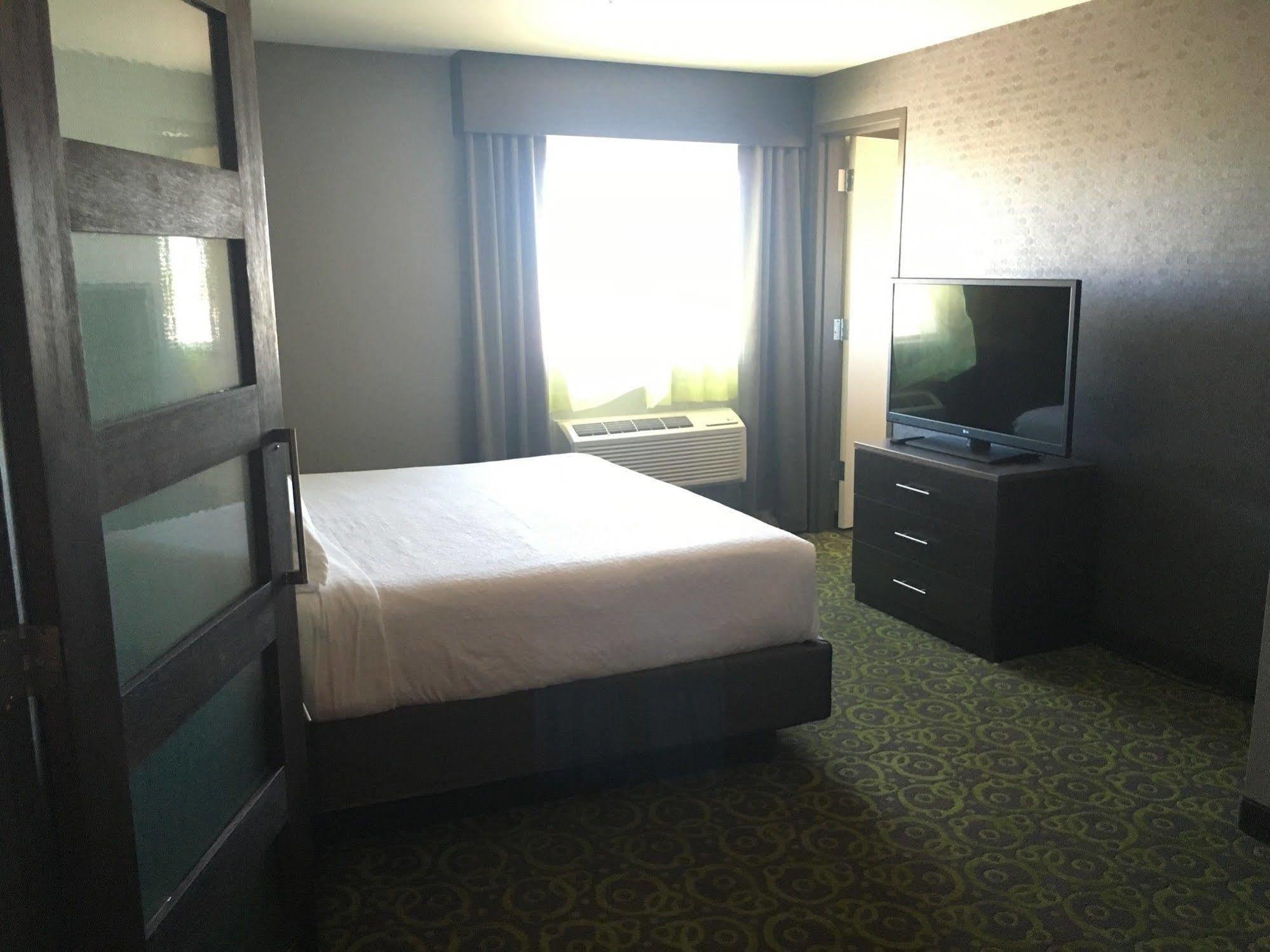 Holiday Inn Express Winnipeg Airport - Polo Park By Ihg Eksteriør bilde