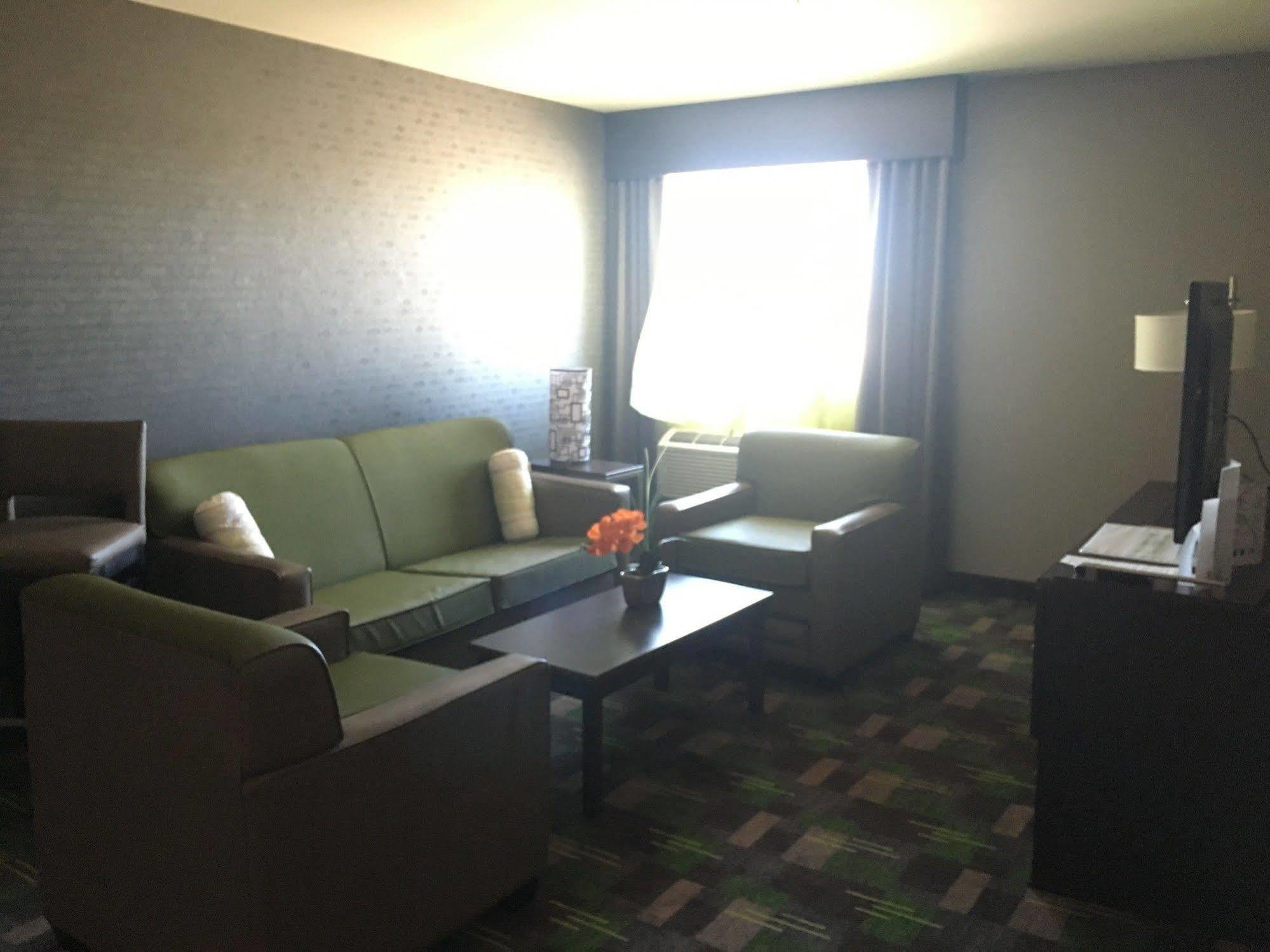 Holiday Inn Express Winnipeg Airport - Polo Park By Ihg Eksteriør bilde