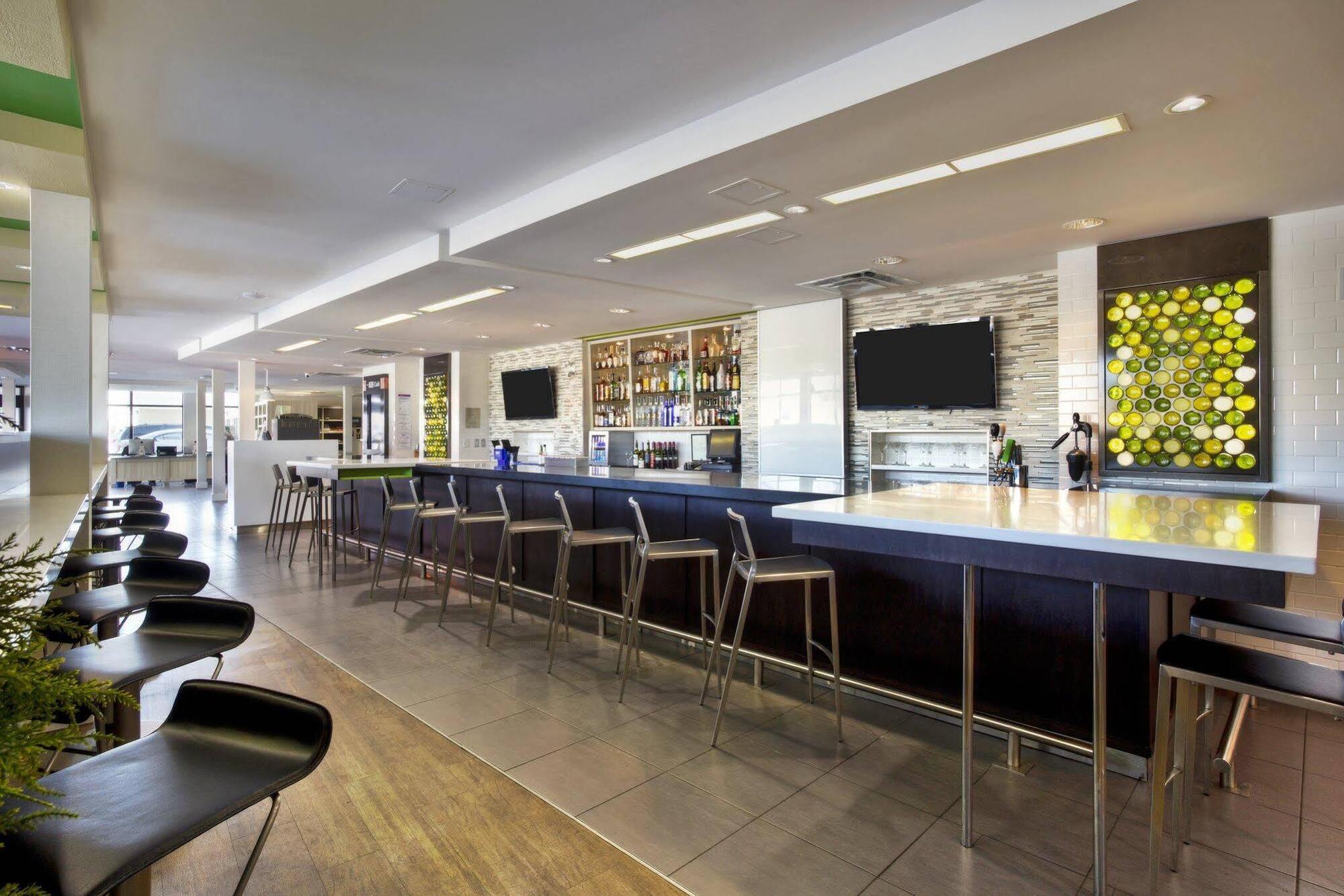 Holiday Inn Express Winnipeg Airport - Polo Park By Ihg Eksteriør bilde