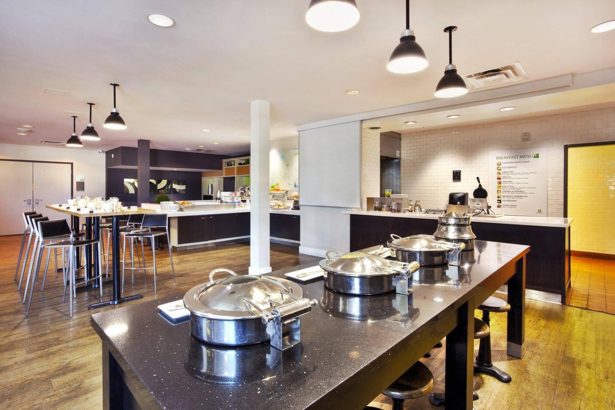 Holiday Inn Express Winnipeg Airport - Polo Park By Ihg Eksteriør bilde